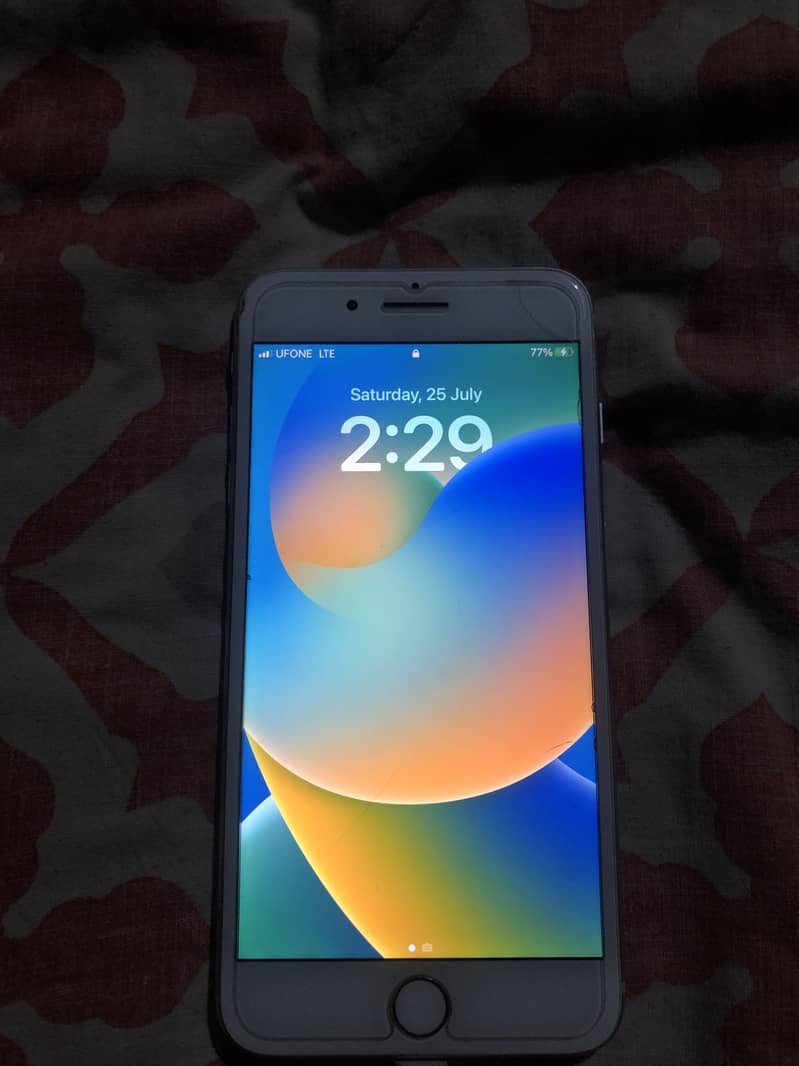 Apple iPhone 8 Plus 0