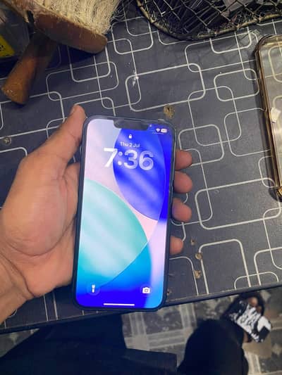 Apple iPhone 13