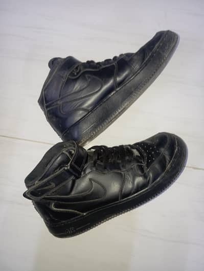 NIKE AIRFORCE 1s BLACK