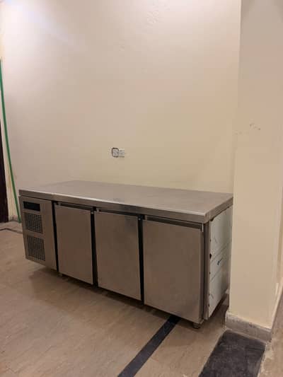 Prep Table with Chiller Underneath – 3 Compartments