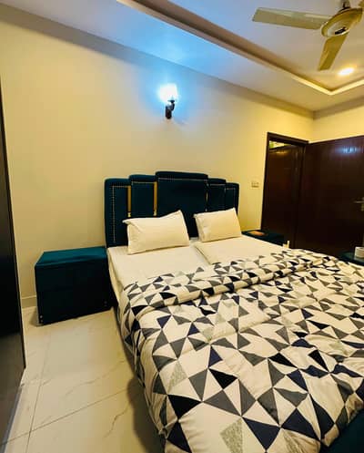 Daily basis weekly basis one bedrooms fully furnished luxury apartments available for rent Gulberg greens Islamabad