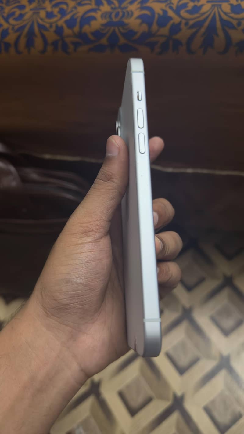 Apple iPhone 15 plus 3