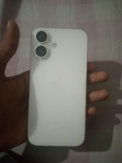 Apple iPhone 16