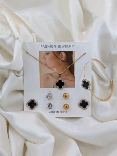4 in 1 Clover Jewelry Set – Necklace, Bracelet & Earrings for Women