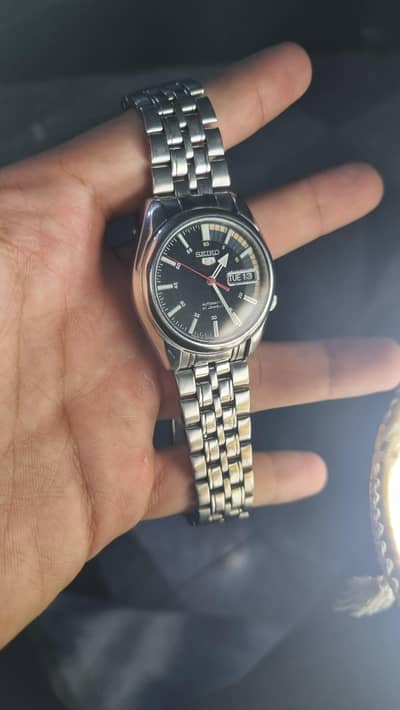 Seiko 5 - Racer dial, Automatic 7s26 movt. , glass back