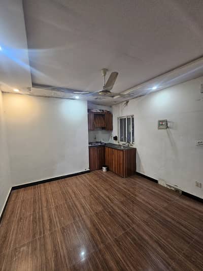 One bed unfurnished apartment available for rent in Islamabad markez