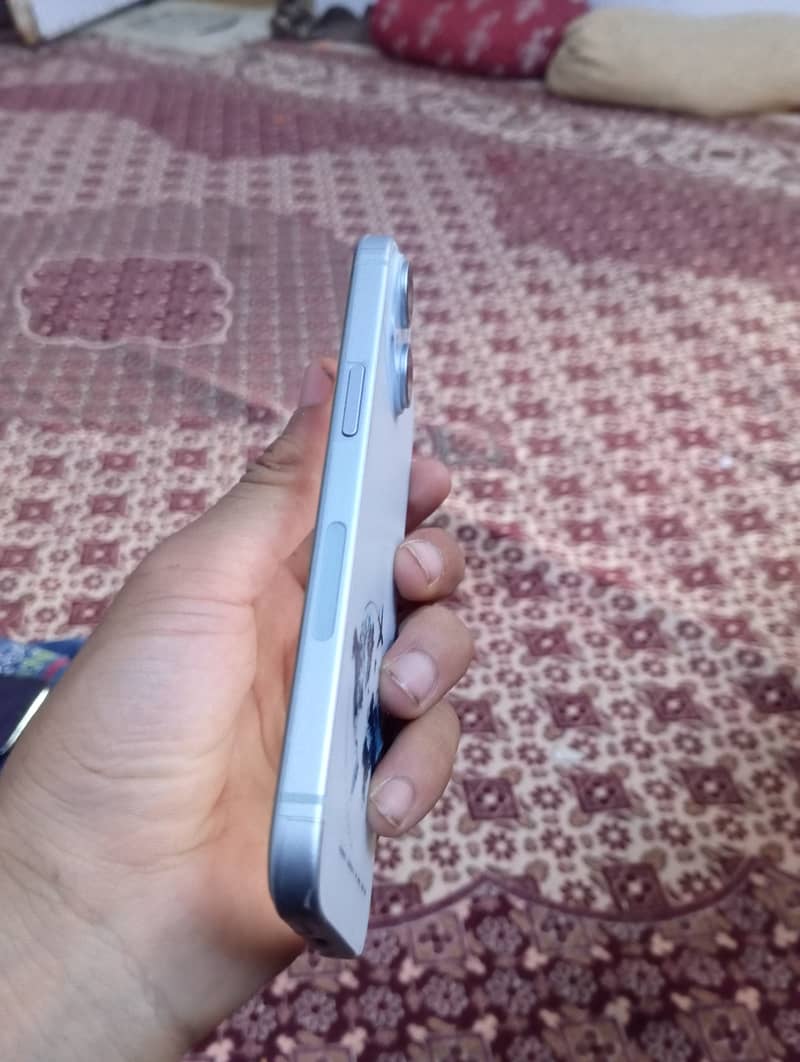 Apple iPhone 15 3
