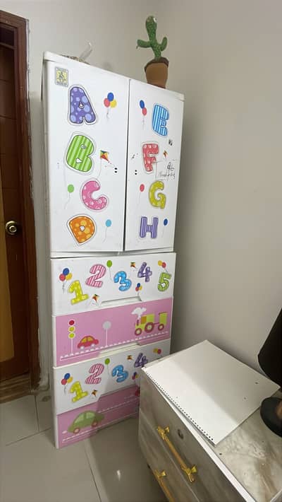 Kids almari