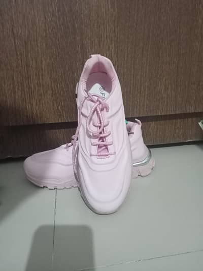 flash shoes .