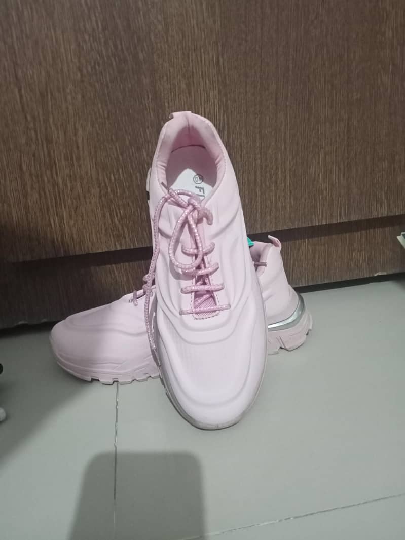 flash shoes . 1