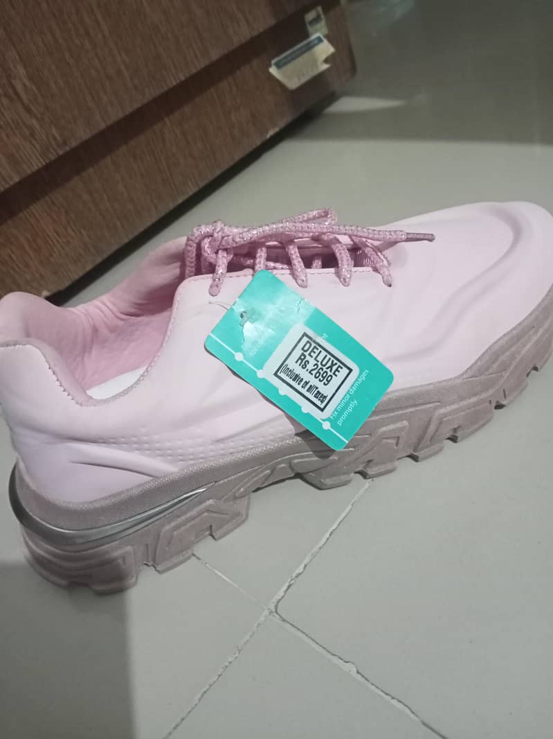flash shoes . 3