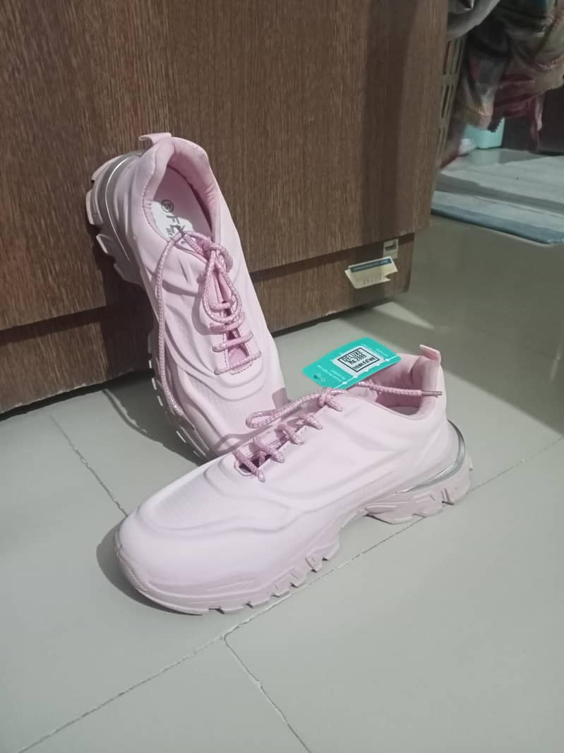 flash shoes . 4