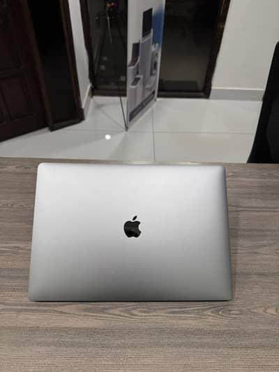 Macbook Pro 2018 16/256