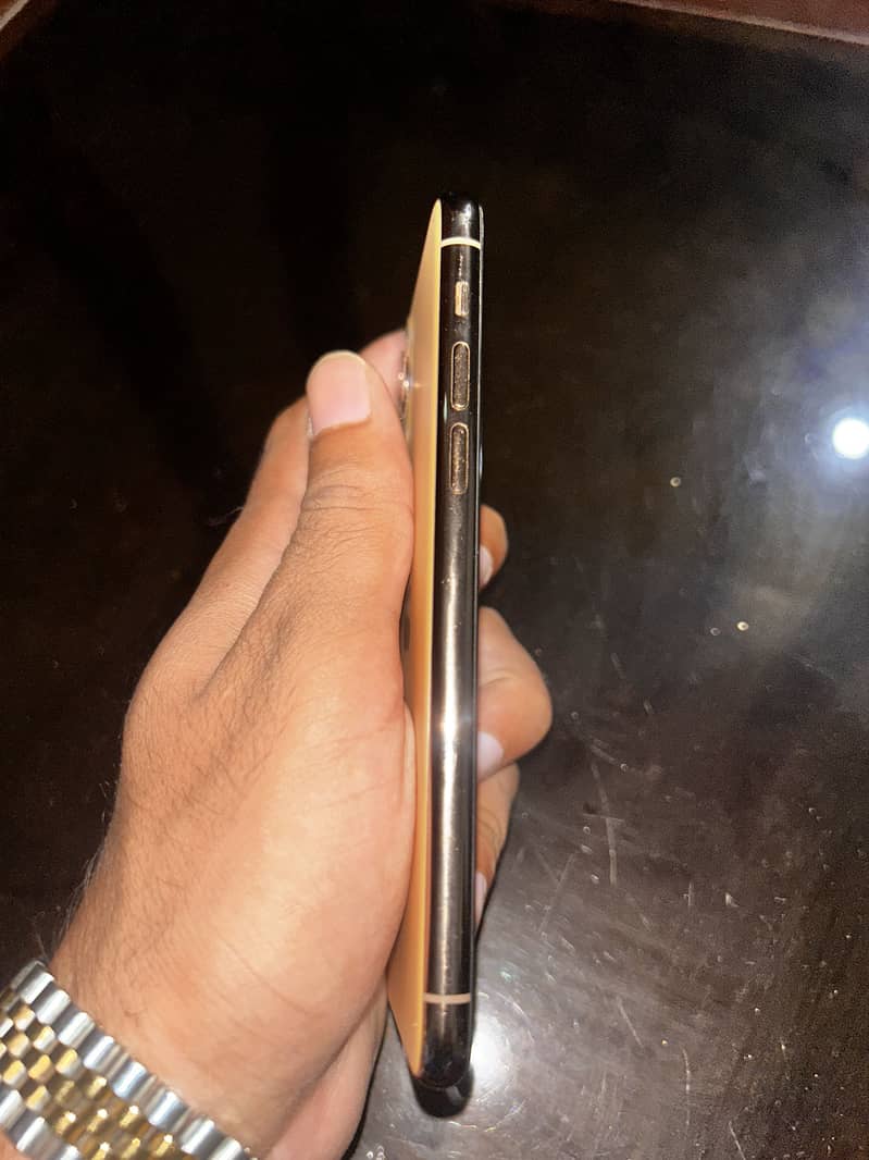 Apple iPhone 11 Pro 1