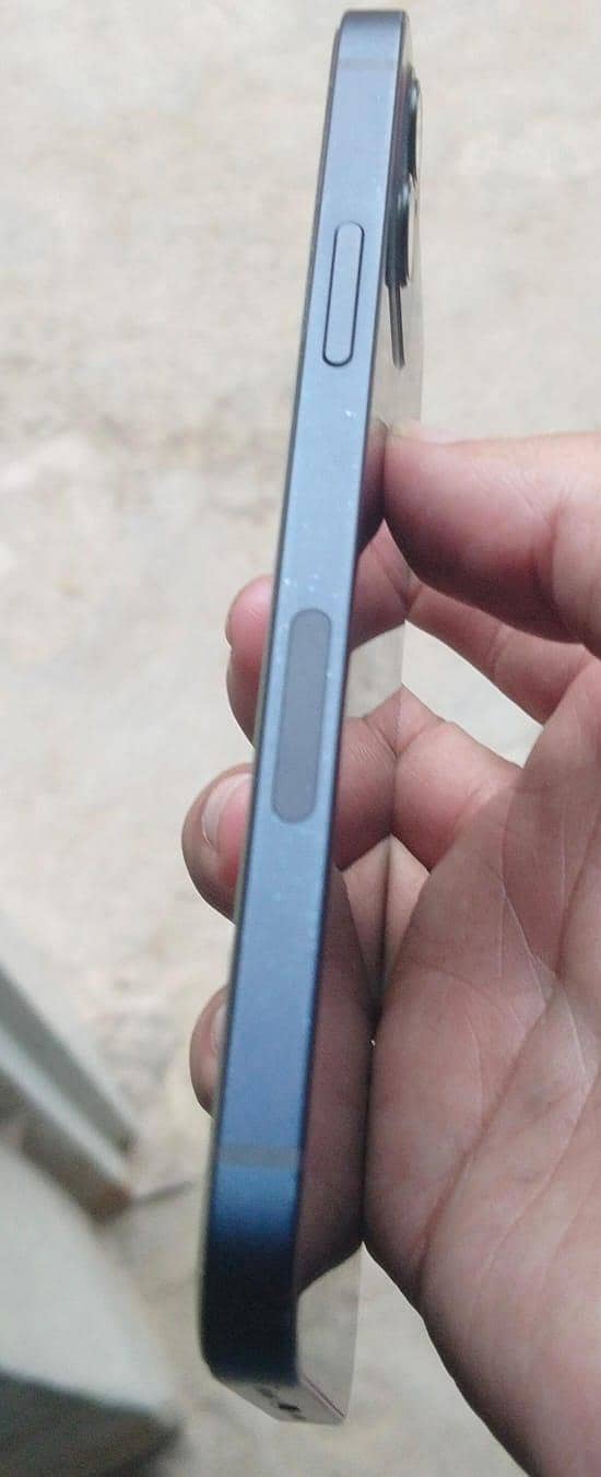 Apple iPhone 12 6