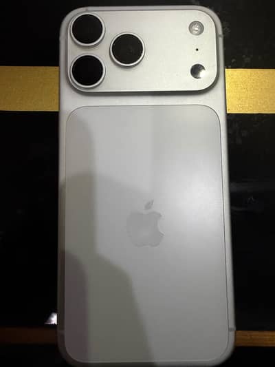 I phone 17 pro max