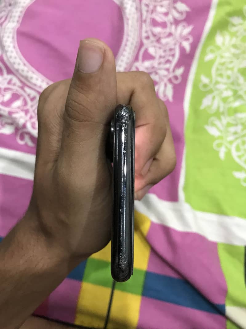 Apple iPhone X 4