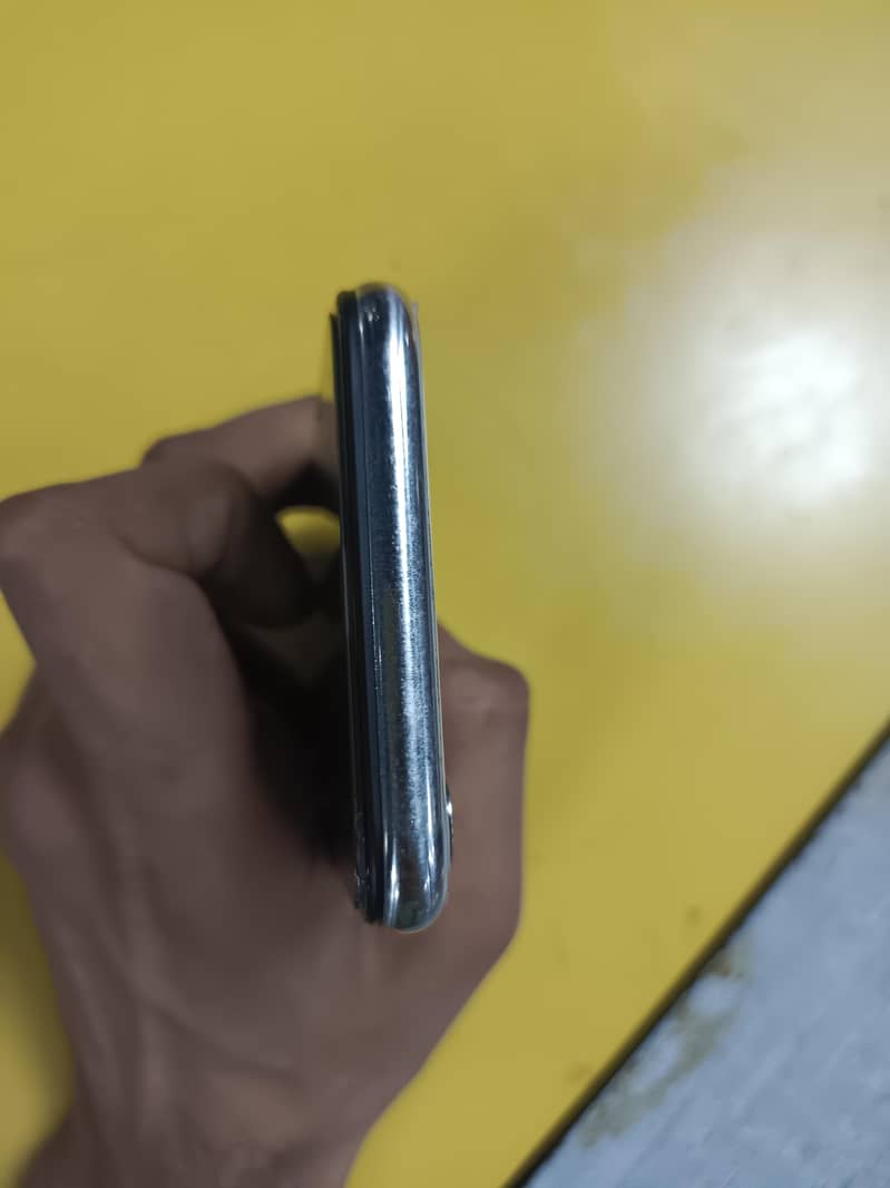 Apple iPhone X 13