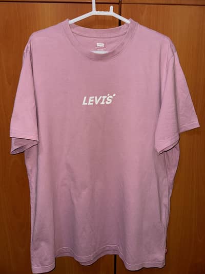 Levi’s Relaxed T-Shirt – Excellent Condition