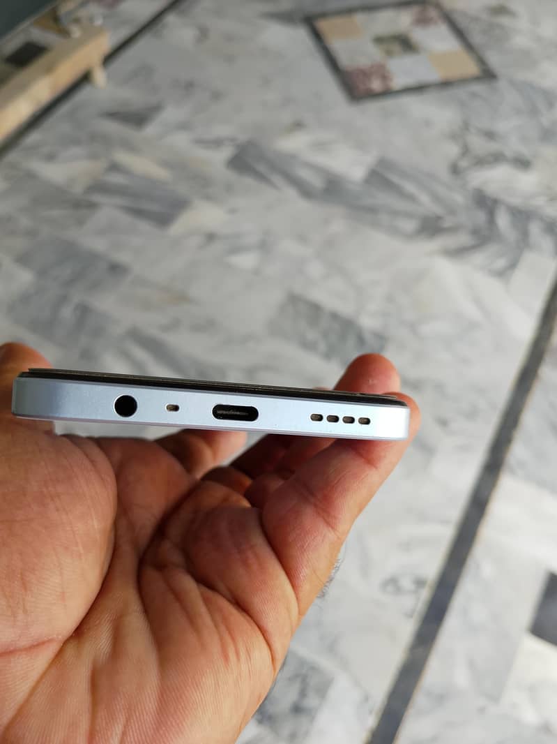 Realme Note 60 4
