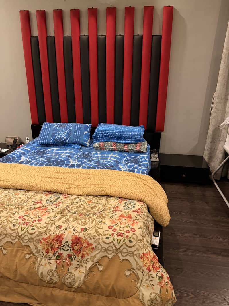 Solid wood bed with side tables 0