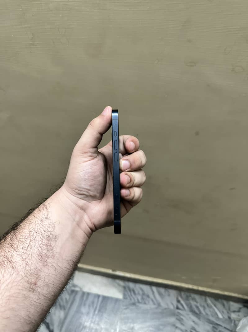 iPhone 13 Simple 4