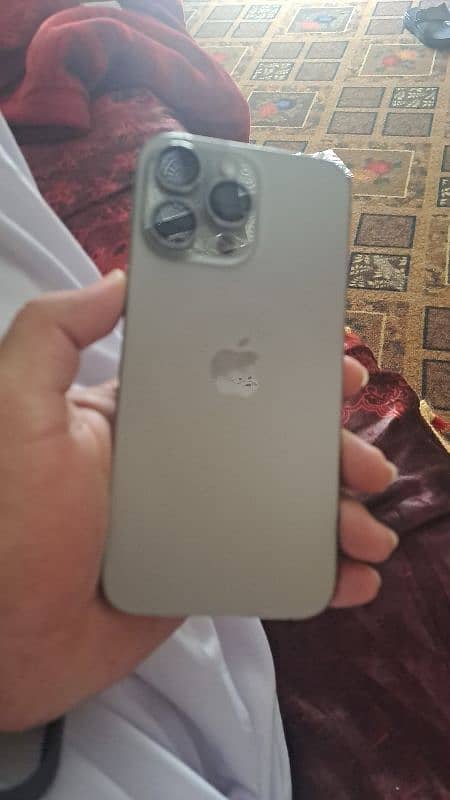iPhone 15 Pro Max 1