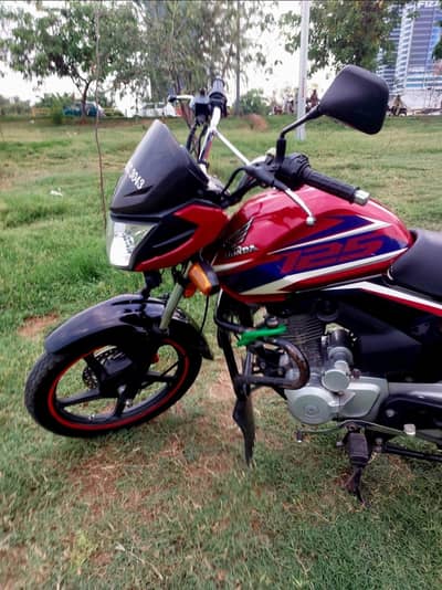 HONDA CB 125F