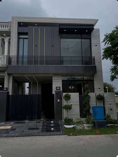 05 Marla Elegant & Fully Maintained Luxury Bungalow | Prime Location In DHA 9 Town, Lahore
