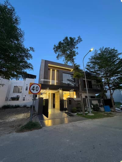 05 Marla Elegant & Fully Maintained Luxury Bungalow | Prime Location In DHA 9 Town, Lahore