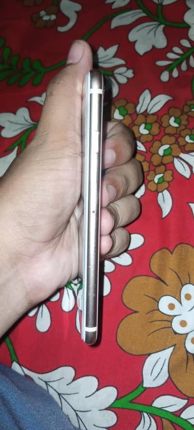 iphone  8 Pta approved 6gb water pack