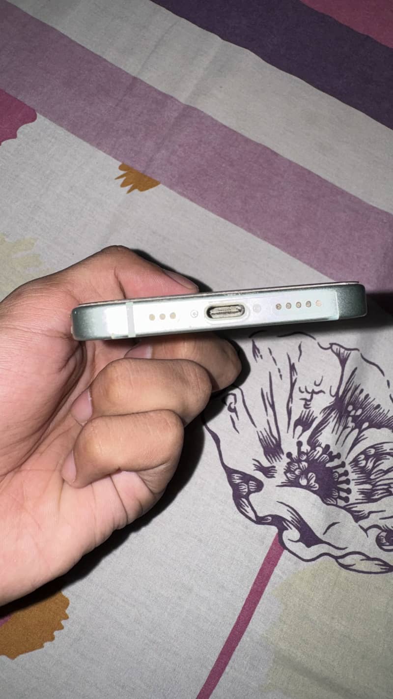 iPhone 15 2