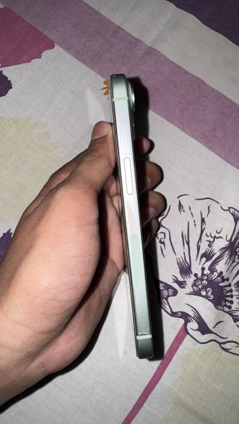 iPhone 15 5