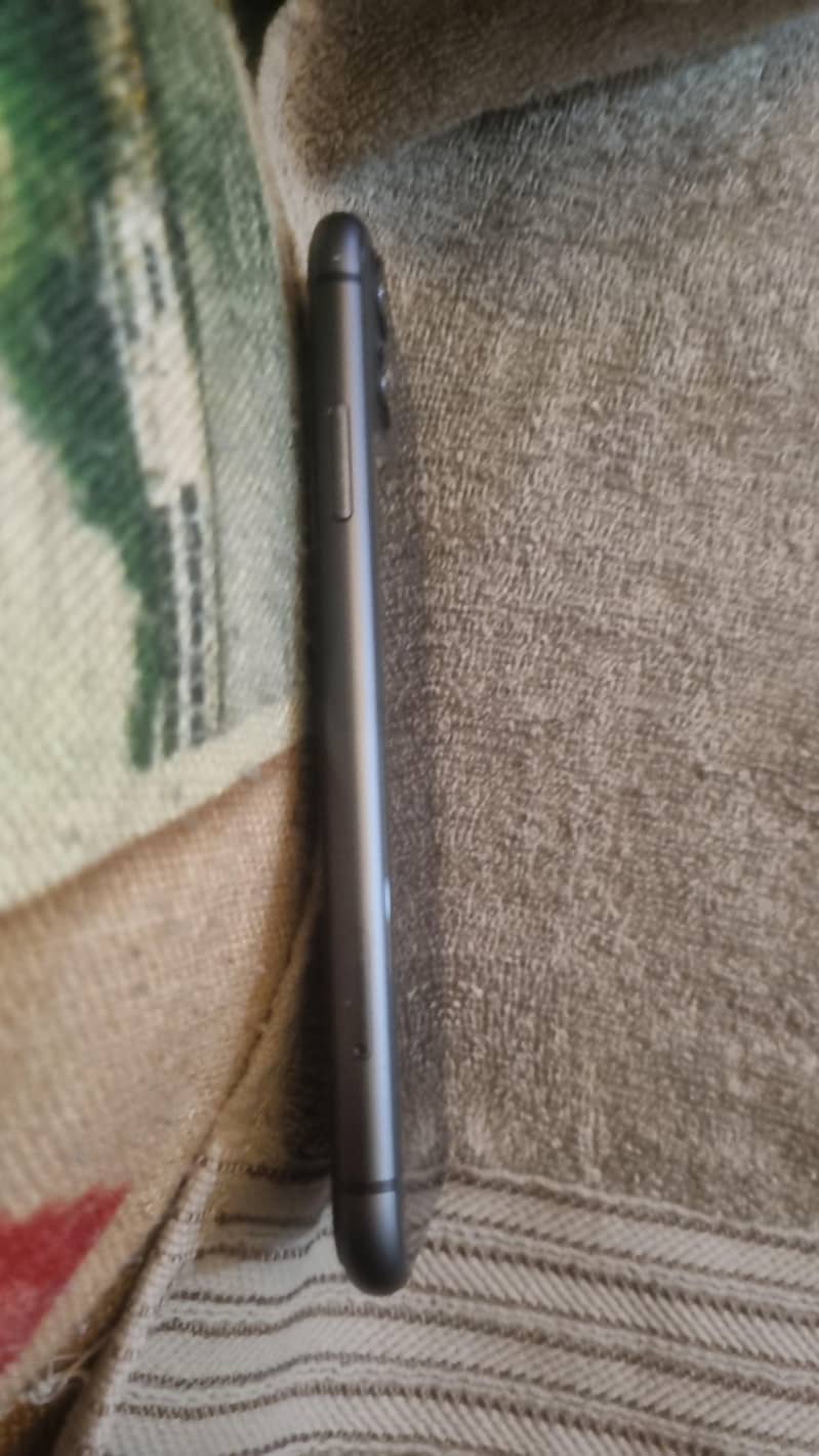 Apple iPhone 11 scratchless condition 1