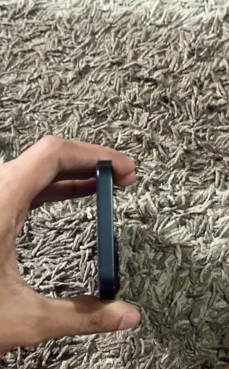 Apple iPhone 13 2