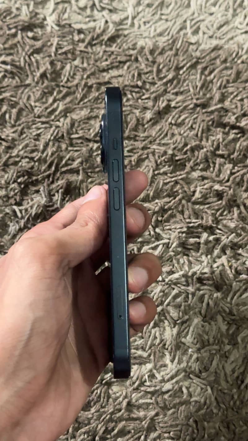 Apple iPhone 13 4