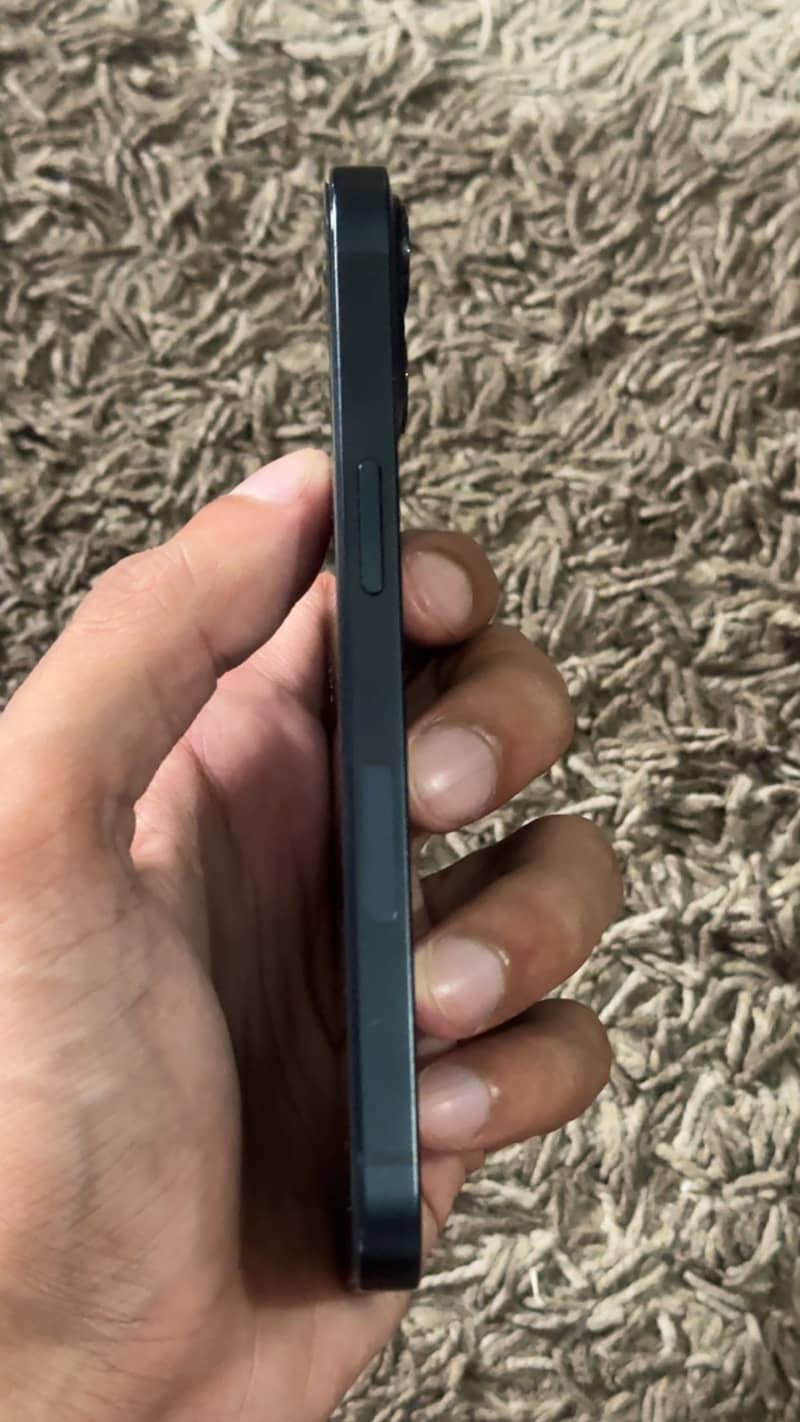 Apple iPhone 13 5