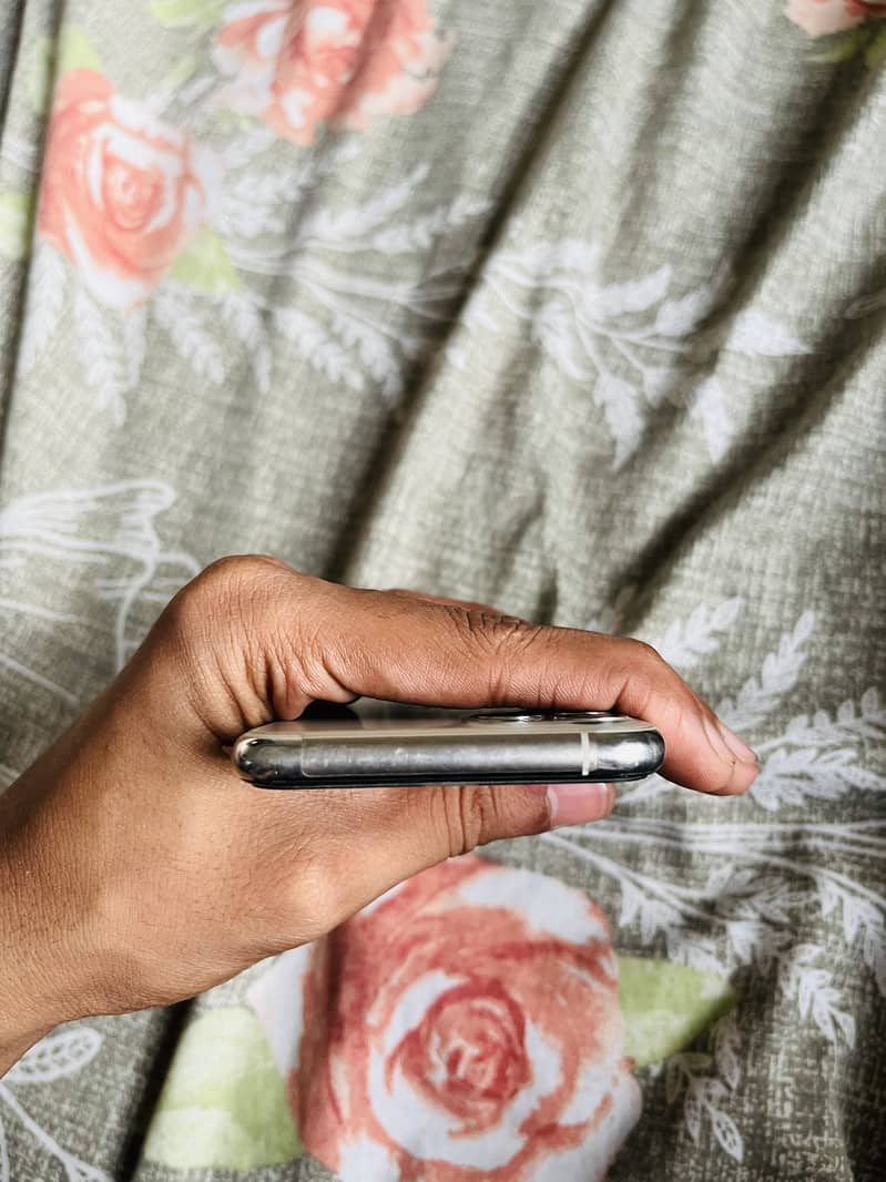 Iphone 11 pro 4