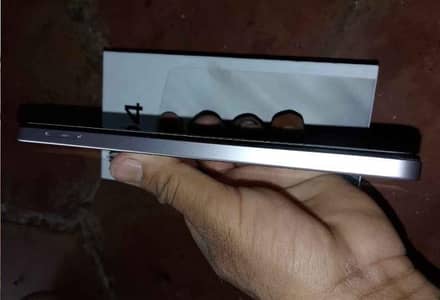 Vivo Y04 Argent sale Box Charger sub sath hai kam time use hai