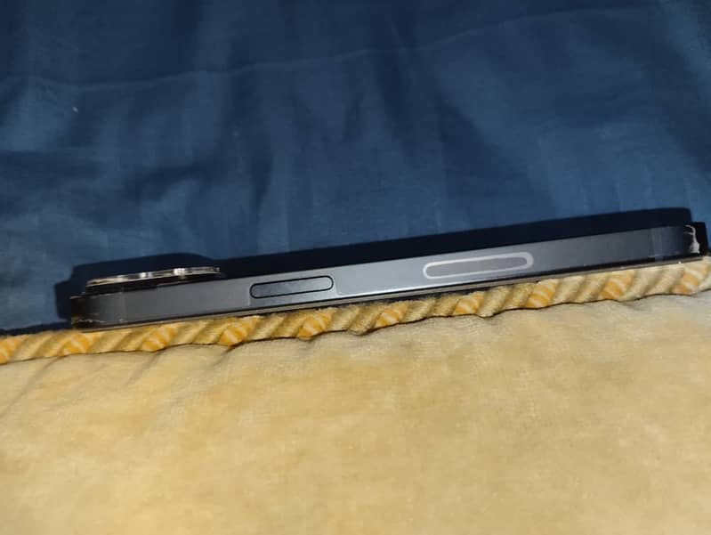 iPhone 14 3