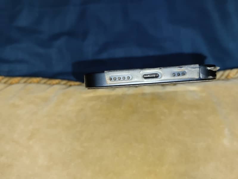 iPhone 14 4