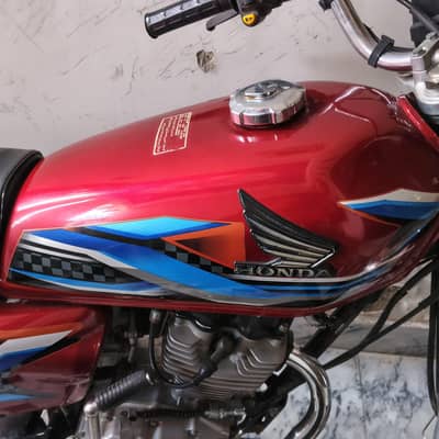 Honda 125 tanki tapy