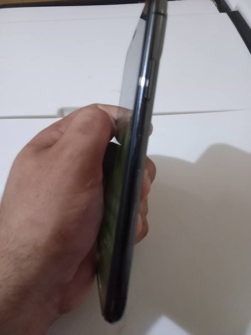 Apple iPhone X 4