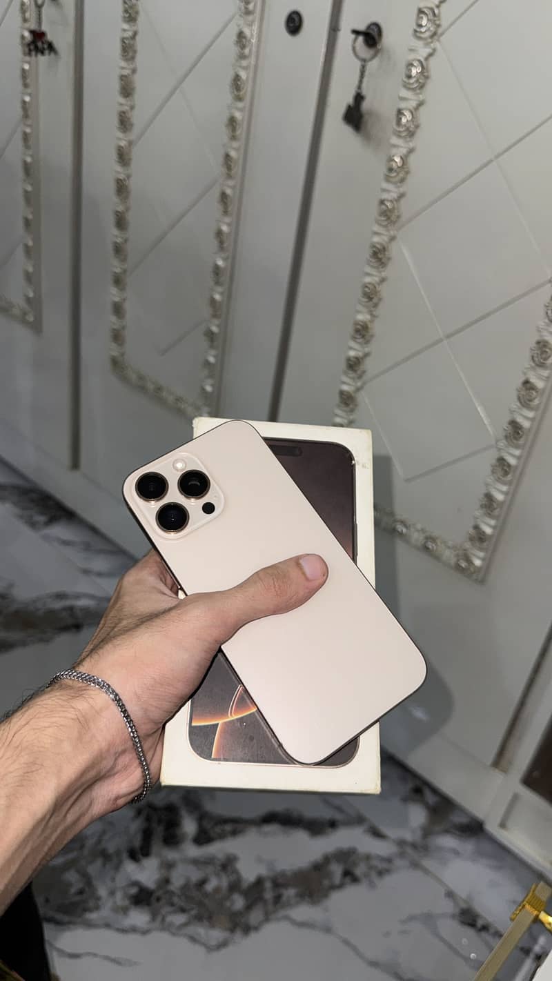 iphone 16 pro max 4