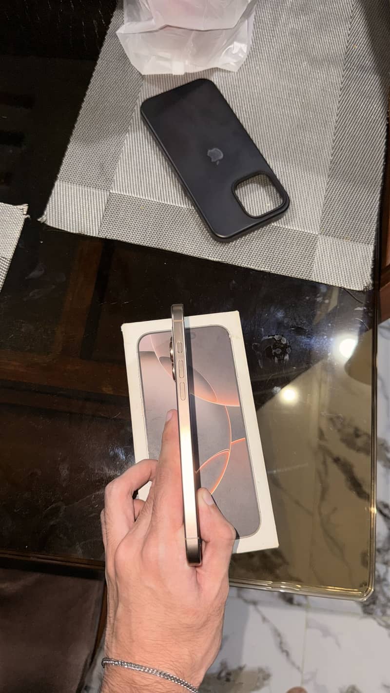 iphone 16 pro max 5