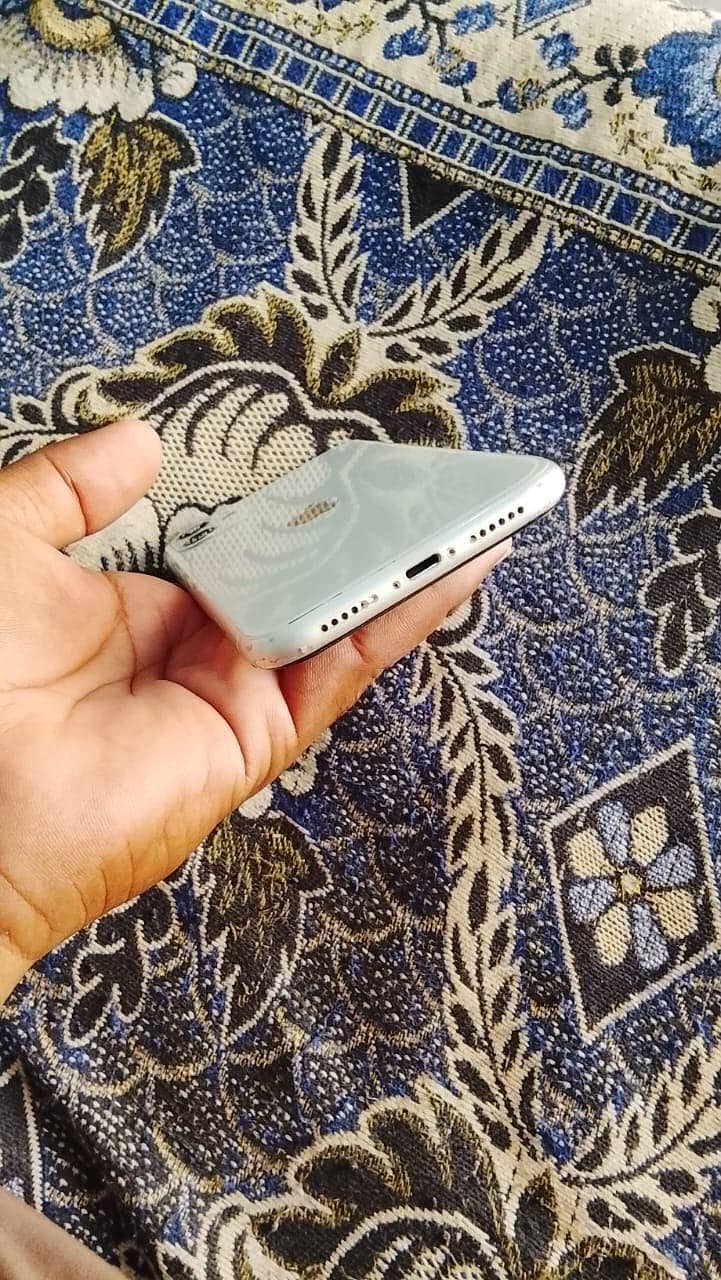 Apple iPhone 11 3