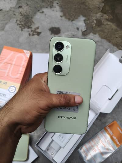 Spark 40 pro plus 8+8/256
