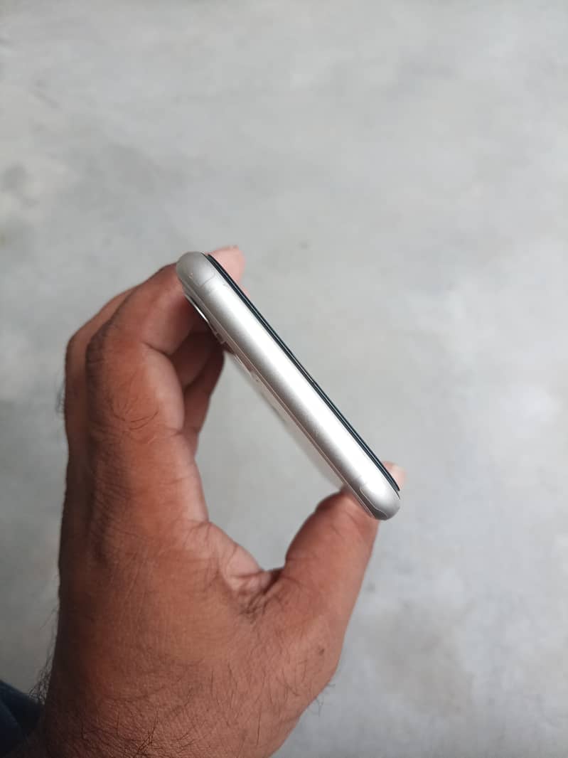 Apple iPhone 11 5