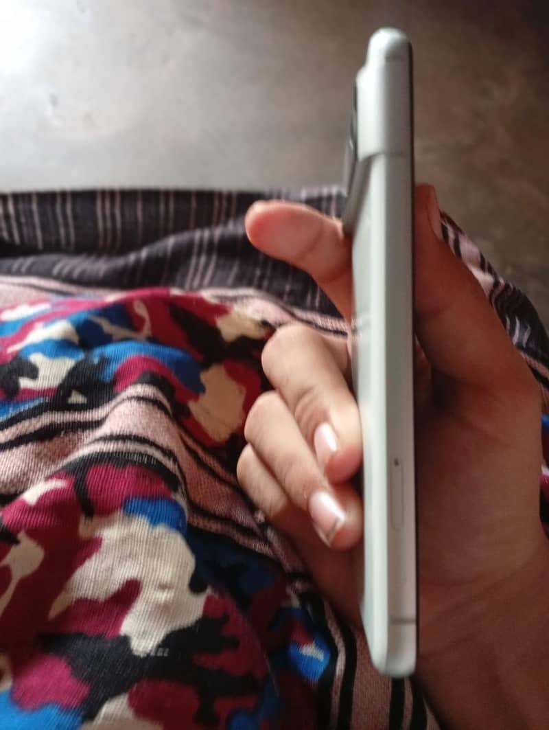 Google Pixel 8 4