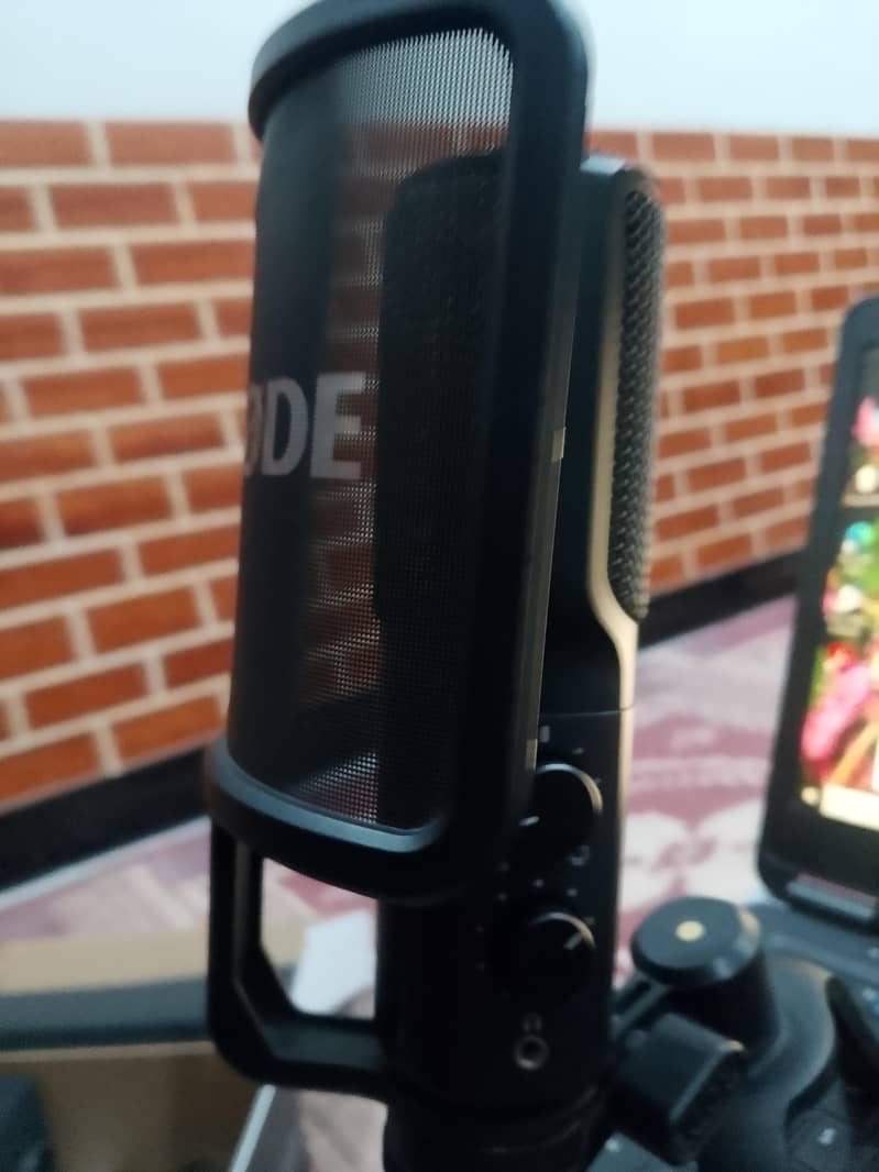 USB Condenser Microphone for Recording & Streaming 5